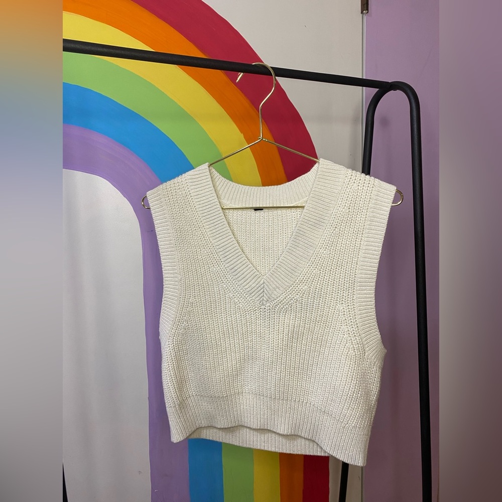 Simple White Knitted Vest
